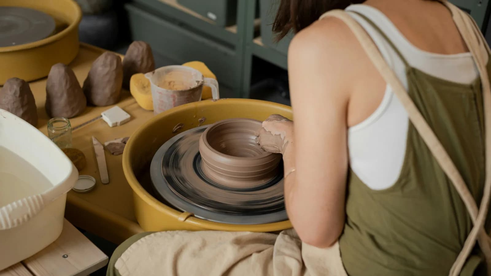 How to manage pottery class registration, attendance, and waitlists